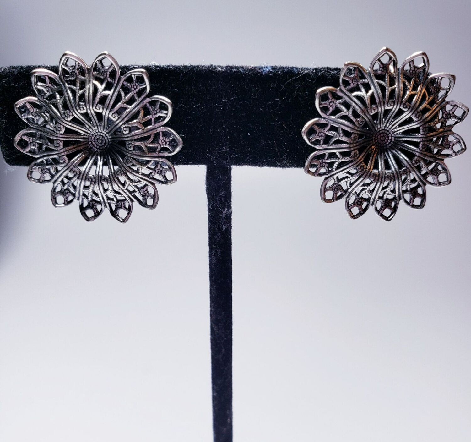 Vintage Costume Floral Filigree Clip On Earrings