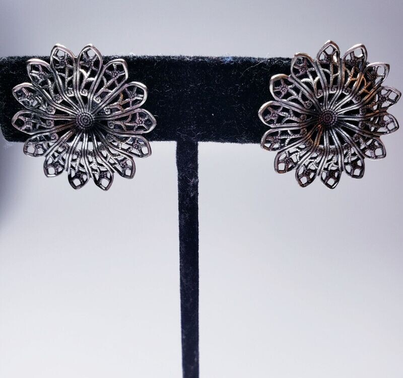 Vintage Costume Floral Filigree Clip On Earrings