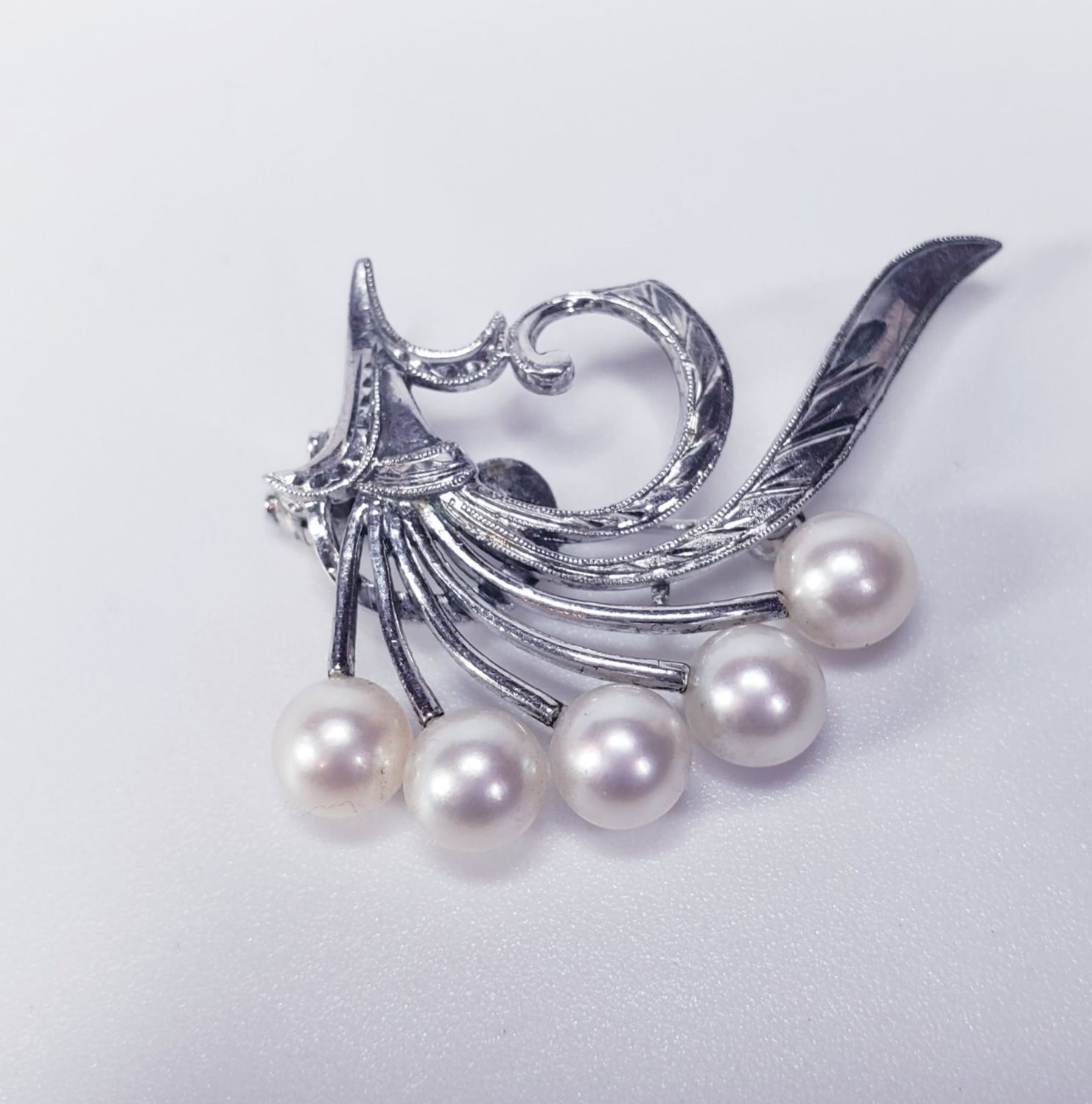 Modernist Engraved Sterling Silver Splay Pearl Brooch Pin