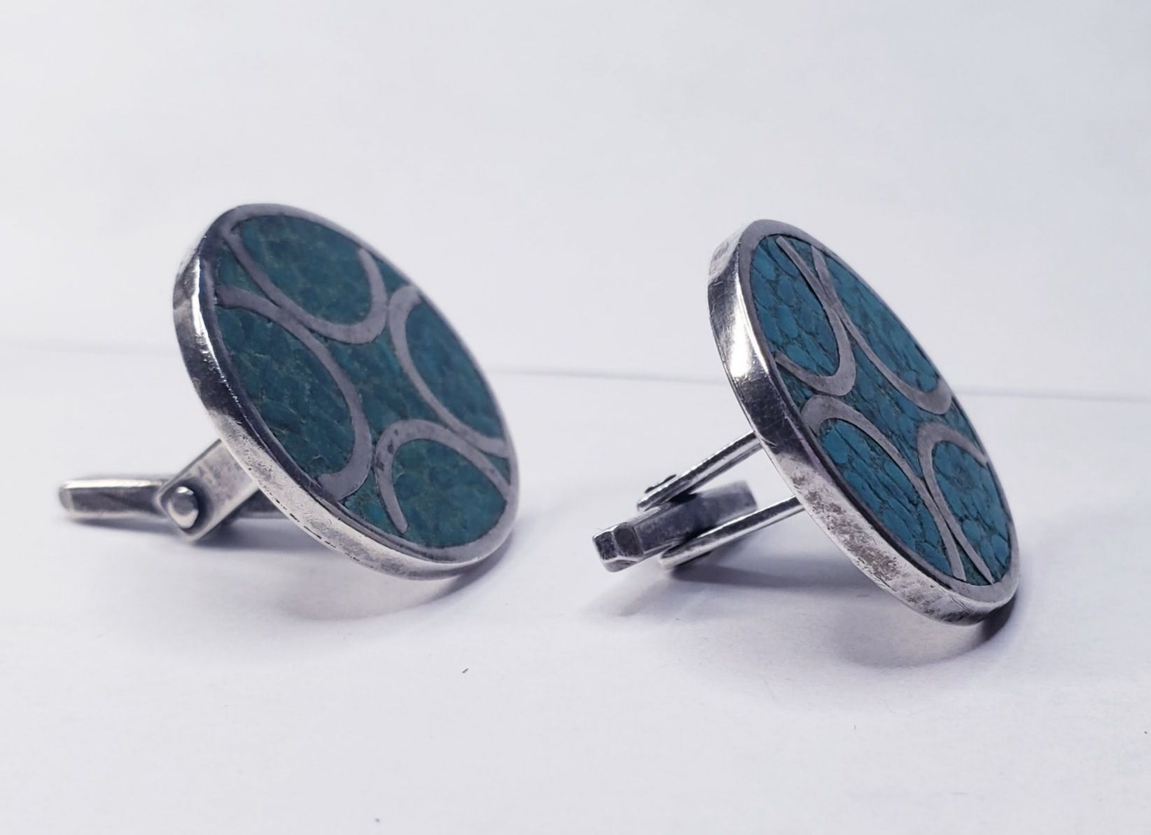 Cufflinks With Crushed Turquoise Inlay Design