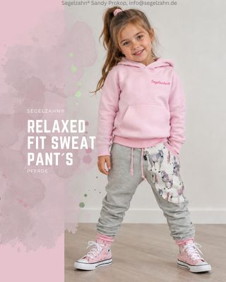 Pferdehose Mädchen – Mitwachshose aus French Terry | Slim Fit Kinder Jogginghose Grau Rosa Mädchen Mitwachshose mit Pferdemotiv aus grauem French Terry und rosa Bündchen, handgefertigt.