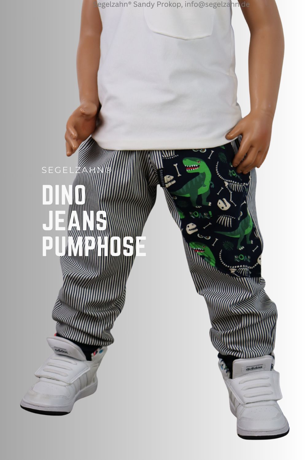 Jeans Hose Kinder, gestreifter Jeansstoff blau mit großer Dino Seitentasche , Grüne Dinos auf blauem Grund, gemütlich geschni