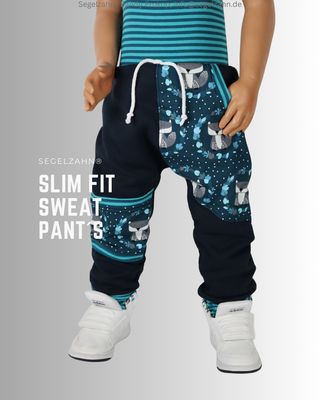 Sweat Hose für Kinder, Slim Fit Jogger Unisex für Jungen und Mädchen aus French Terry Sweatstoff in Dunkelblau. Kinderhose mi