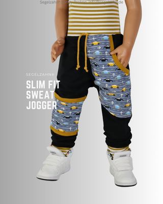 Sweat Hose Kinder, schwarze, gemütlich geschnittene Slim Fit Hose aus French Terry Sweatstoff mit großer Seitentasche Automot
