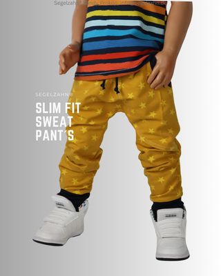 Slim Fit Sweat Hose Kinder, Unisex Kinderhose aus weichem French Terry Sweatstoff in Senf Gelb mit Sternen, Jogginghose für J
