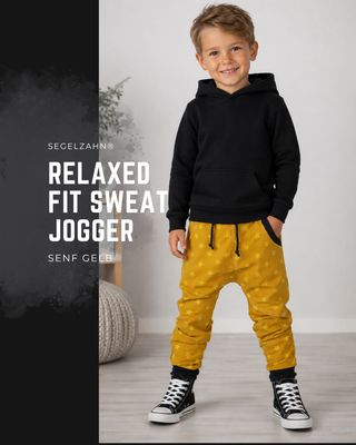 Slim Fit Sweat Hose für Kinder in Senfgelb mit Sternen und dunkelblauen Bündchen, bequeme Mitwachshose Unisex handmade in Ger
