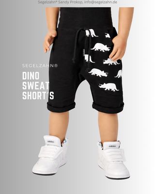 Shorts Kinder, schwarze Sweatshort Unisex mit Dino Seitentasche ( schwarz mit weißen Dinos ), Dekobändern und Softbündchen in