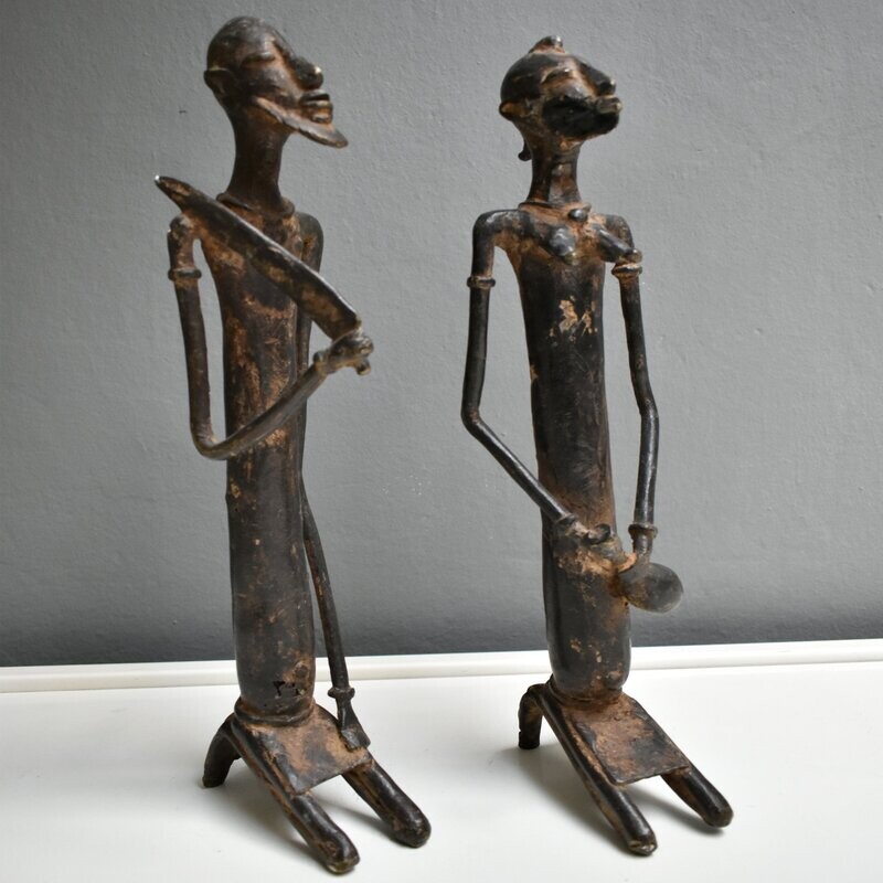 Coppia vintage di statue Africane in bronzo, risalenti all'inizio del primo Novecento