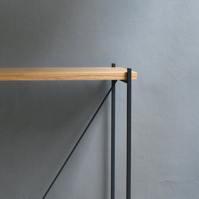 Consolle TEKNO, piano in rovere struttura nera