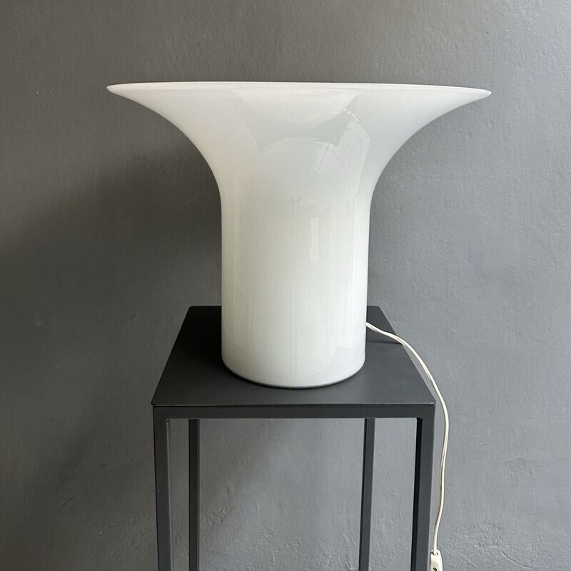 Lampada anni'70, manifattura Italiana in vetro Murano bianco latte
