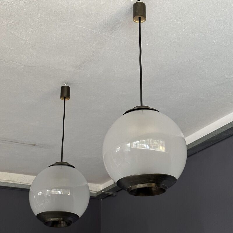 ​Set di due lampadari a sospensione 'PALLONE', design Luigi Caccia Dominioni per Azucena, anni '50, manifattura italiana