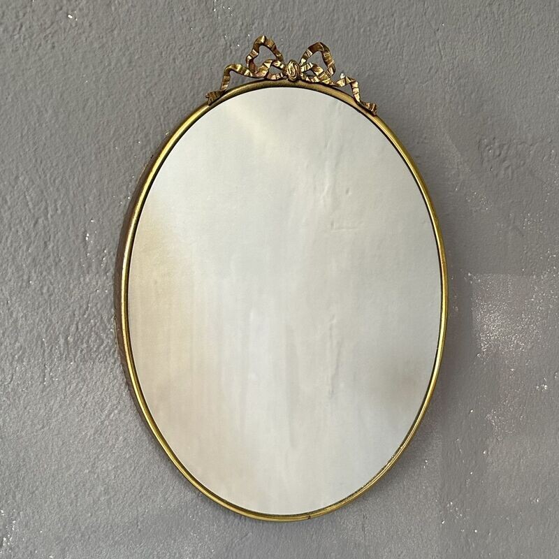 Specchio ovale anni'50, con cornice e decoro ottone