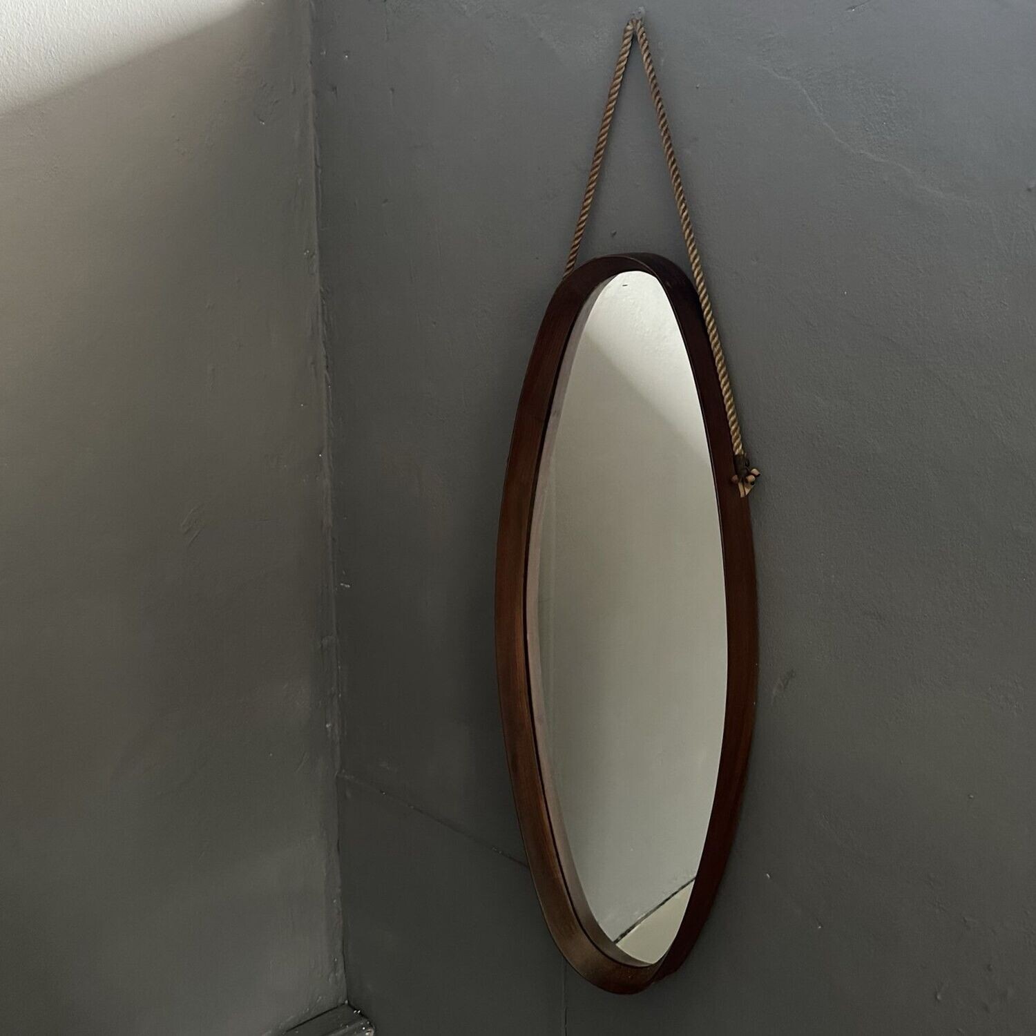 Specchio ovale vintage con cornice in teak anni '60, manifattura italiana