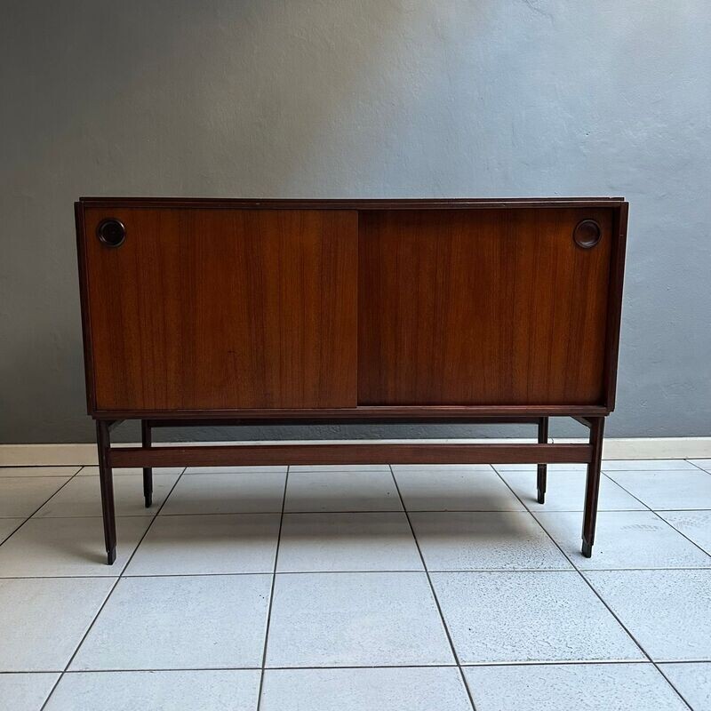 Sideboard anni Sessanta, manifattura Italiana in teak