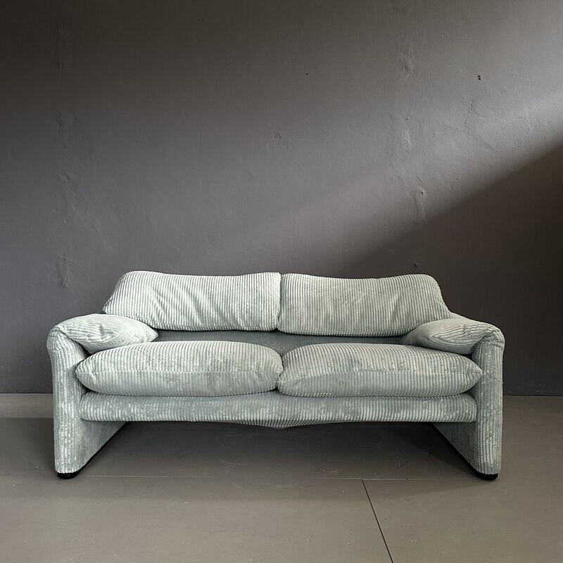 Divano 'Maralunga' due posti, design di Vico Magistretti per Cassina anni Settanta