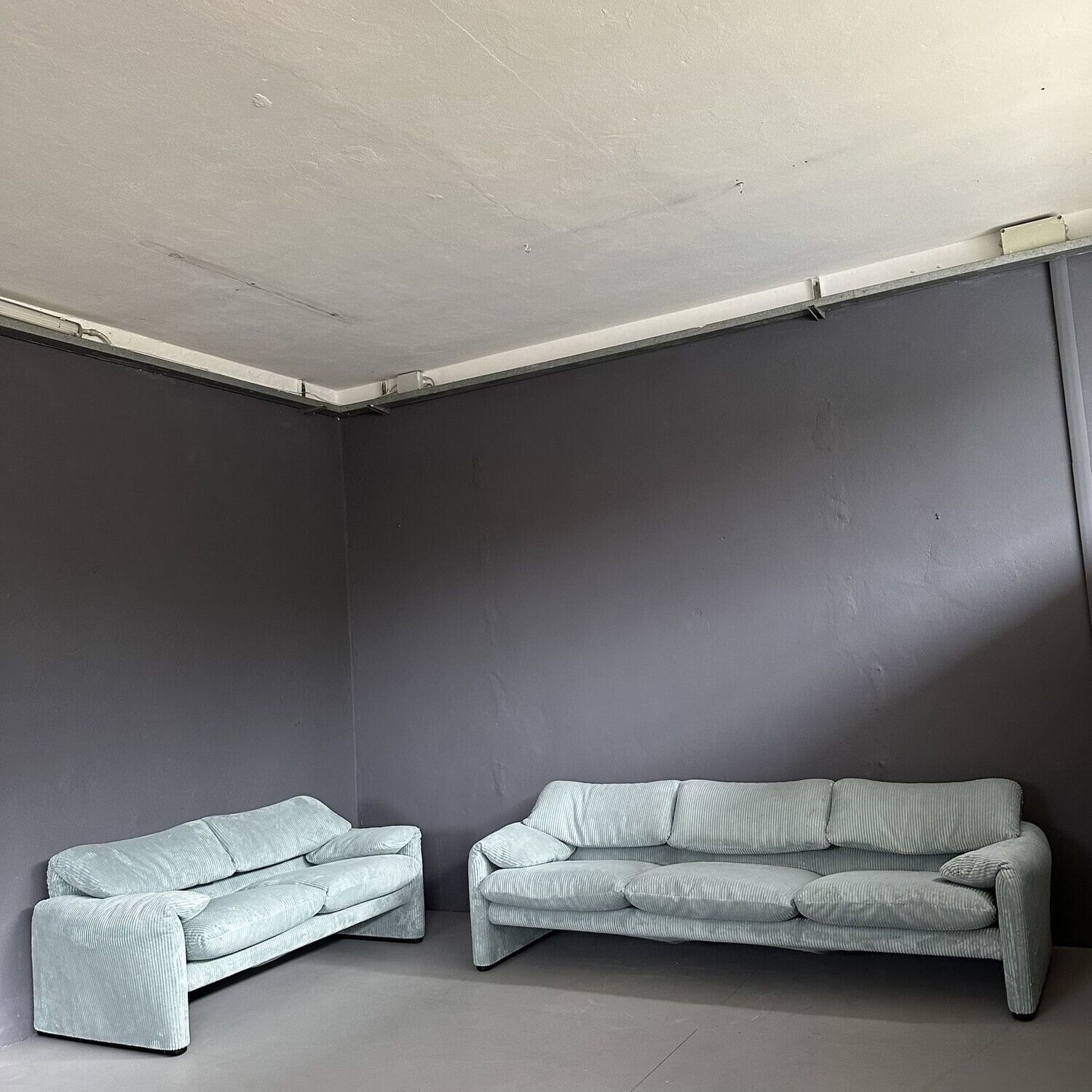 Coppia di divani 'Maralunga' 2 e 3,  posti design di Vico Magistretti per Cassina, anni Settanta