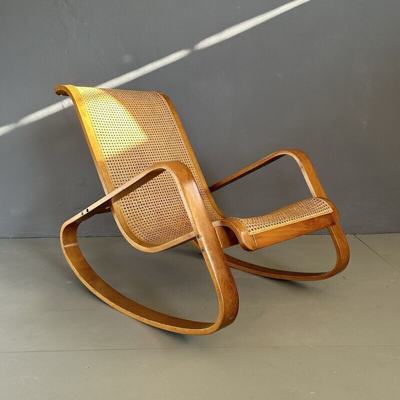 Poltrona dondolo modello "WO" anni '70, design di Luigi Crassevig