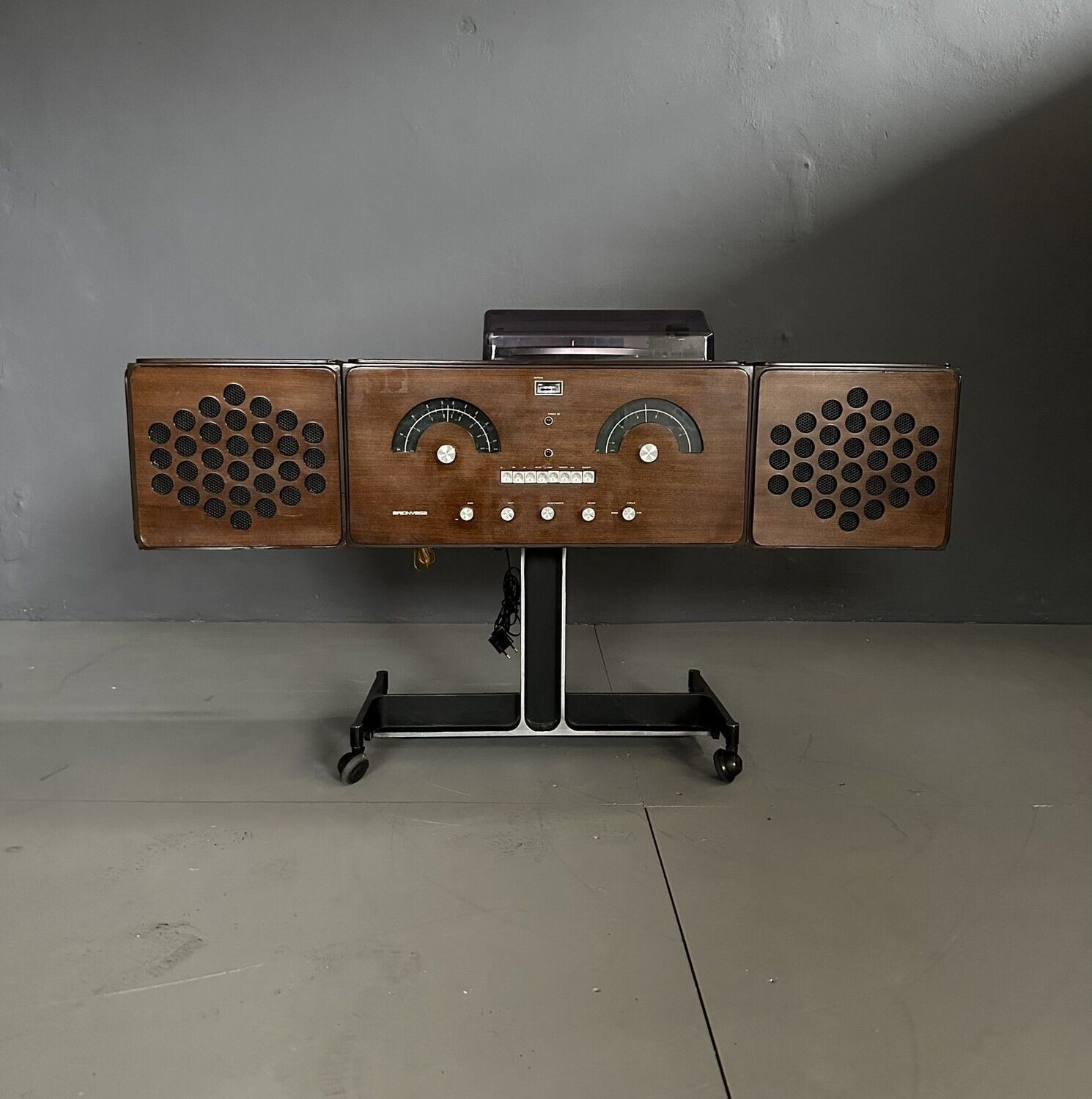 Radio Brionvega RR126 in teak di Achille e Pier Giacomo Castiglioni, anni '60