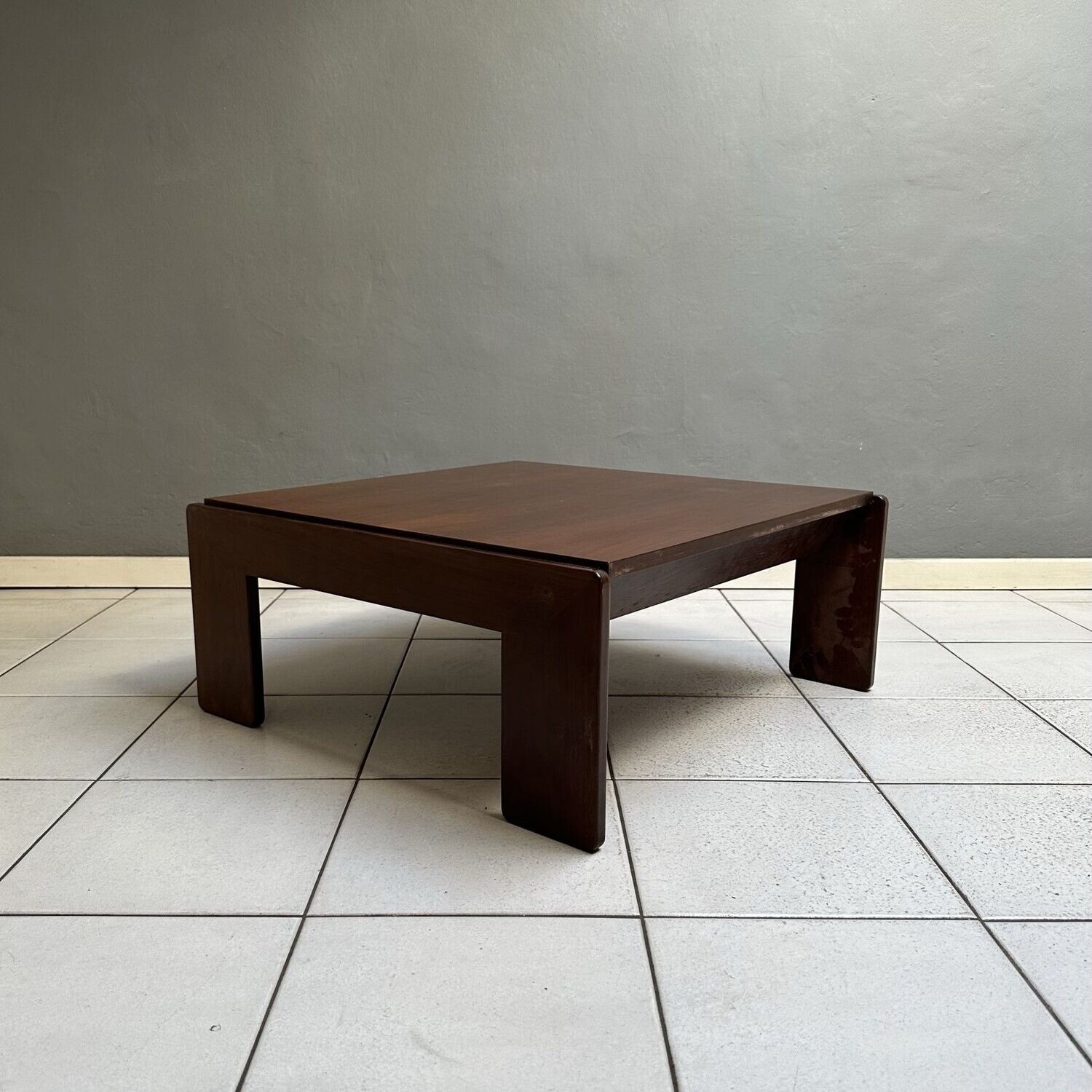 Tavolino anni Settanta, design di Tobia &Afra Scarpa per Gavina, collezione Bastiano