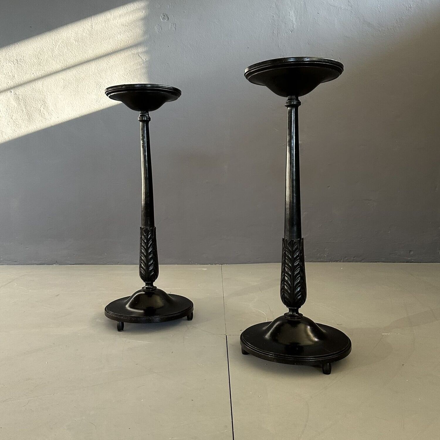 Colonne vintage, risalenti alla fine XIX secolo, in legno nero