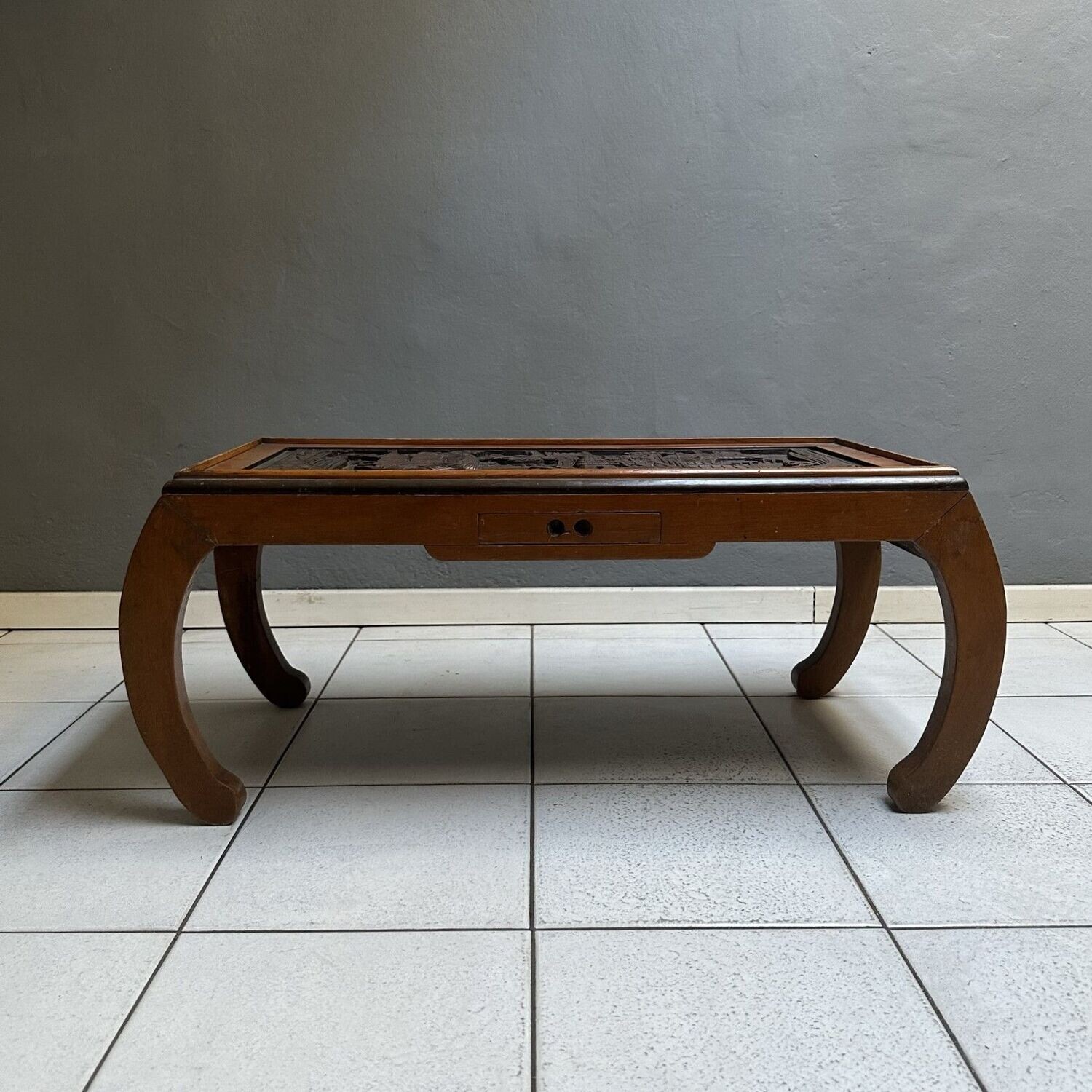 Tavolino Cinese rettangolare anni '70 in legno intarsiato, con cassettino