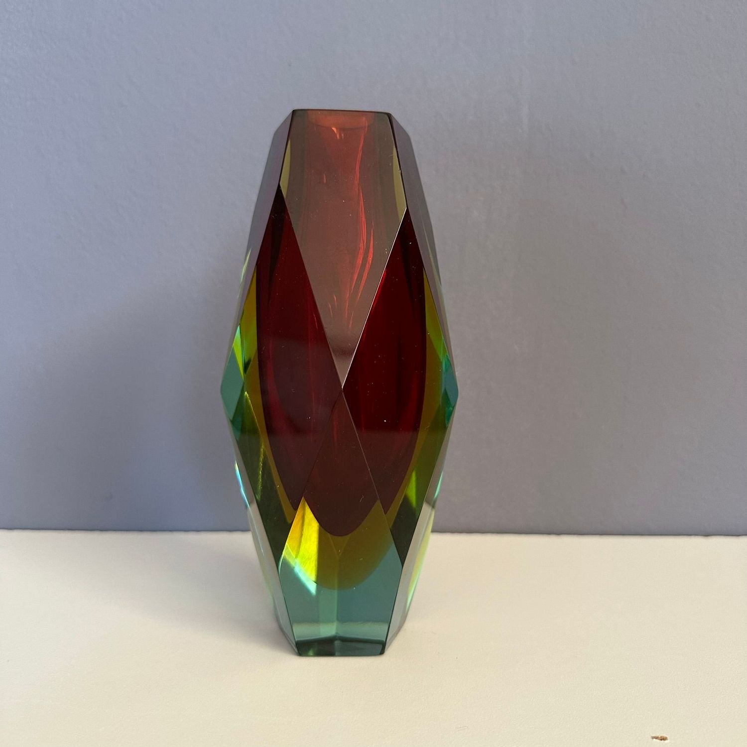 ​Vaso  Sommerso in vetro Murano bordeaux-giallo, manifattura Italiana, anni'60