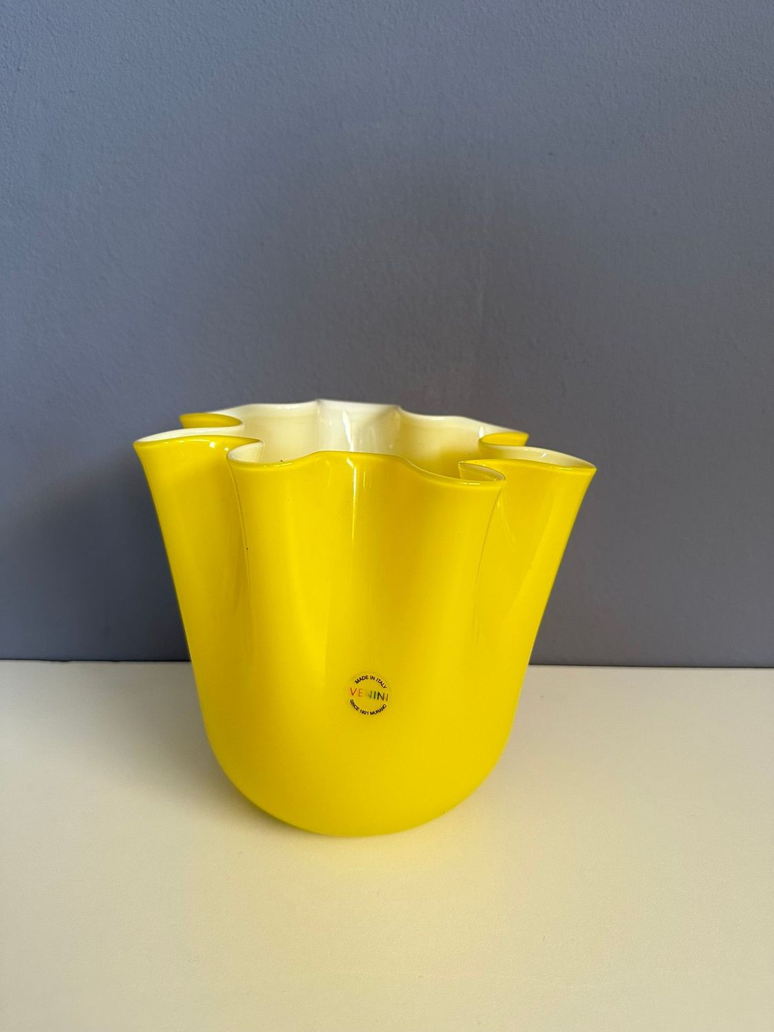 Vaso 'FAZZOLETTO' in vetro Murano giallo, anni '50, design Fulvio Bianconi per Venini
