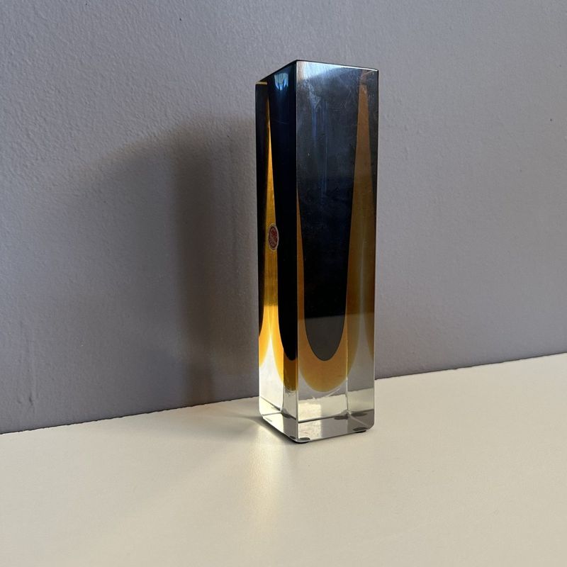 Vaso in vetro Murano Sommerso blu e giallo anni Sessanta