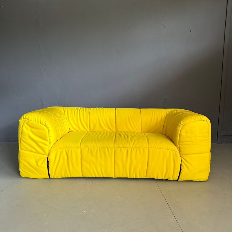 Divano giallo due posti collezione Strips design di Cini Boeri per Arflex