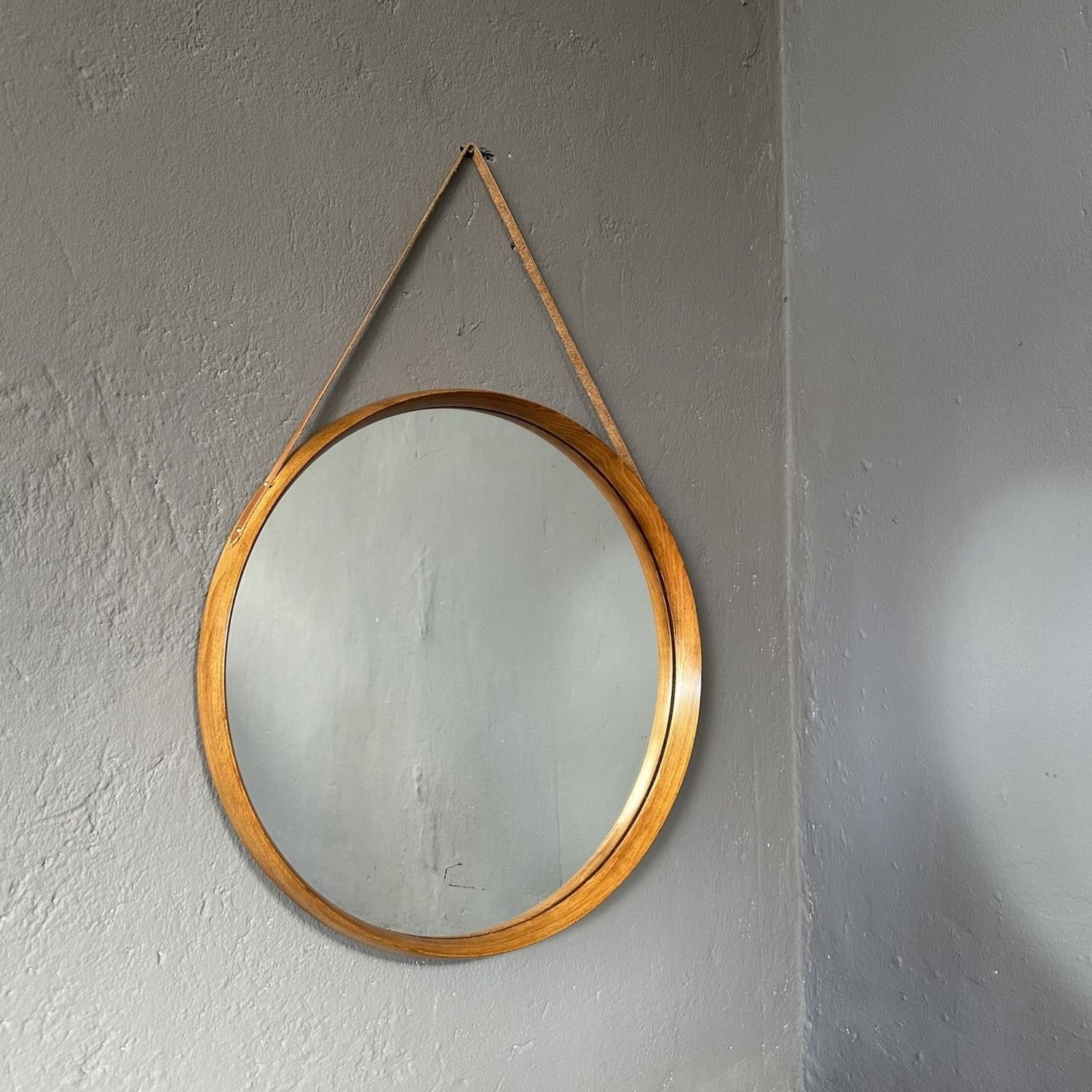 Specchio tondo anni'60, cornice in teak chiaro, manifattura Italiana
