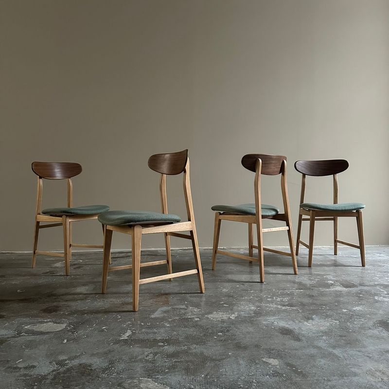 Set di 4 sedie da pranzo, anni Sessanta struttura in legno seduta in tessuto verde