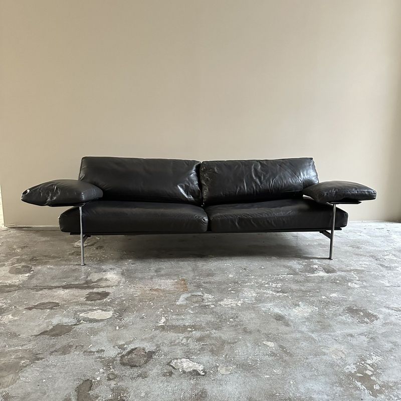 Divano Diesis design di Antonio Citterio per B&B Italia, tre  posti in pelle grigio-tortora