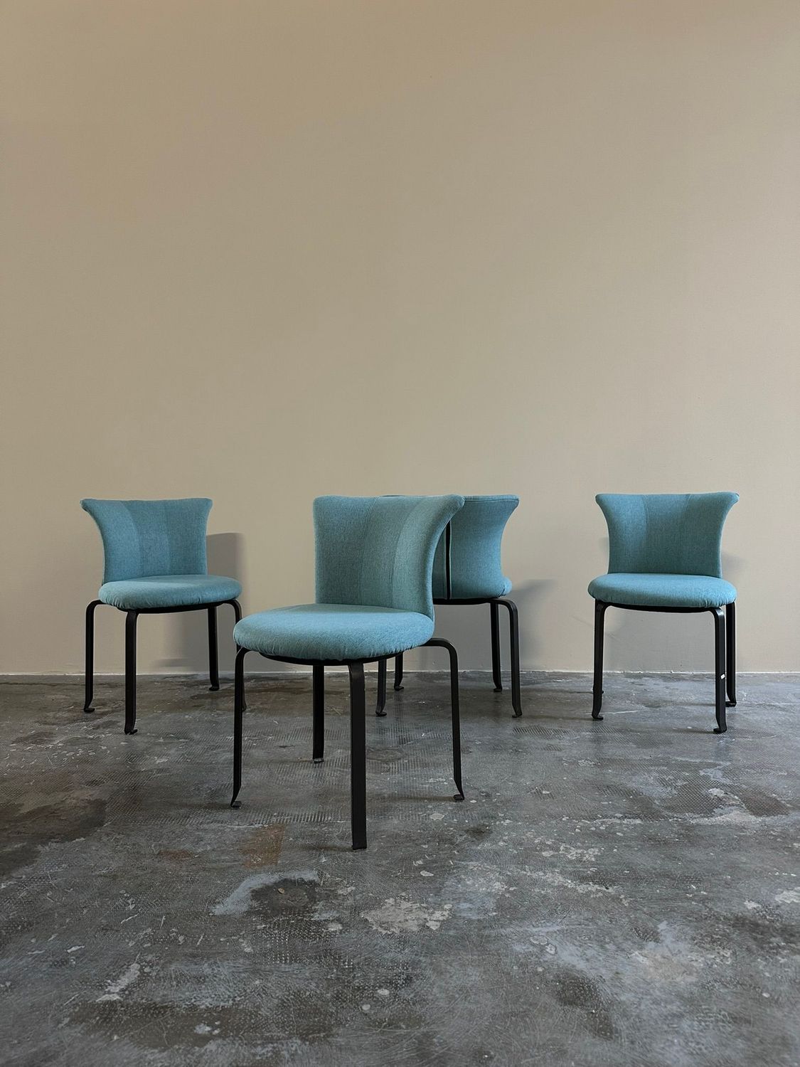 Set di 4 sedie Set di 4 sedie "Miabi", design giapponese di Kazuhide Takahama per B&B Italia, anni '80