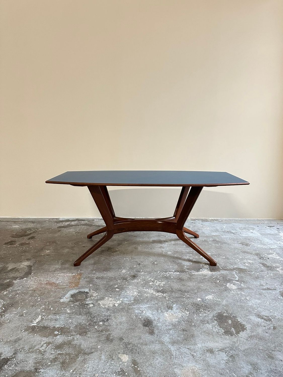 Tavolo con paino in formica blu petrolio anni Cinquanta-Sessanta  manifattura Italiana