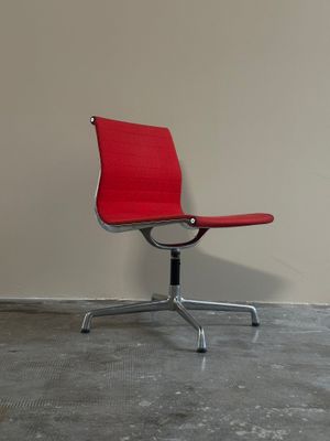 Sedia EA105 design by Charles Eames per Herman, per ICF anni '60, con seduta girevole
