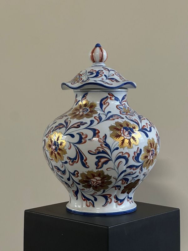 Vaso decorativo  realizzato in porcellana, dalla Manifattura Artistica le Porcellane a Firenze.