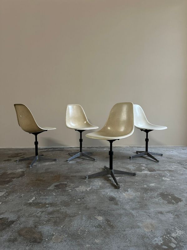 Set di 4 sedie vintage anni Sessanta, design di Charles and Ray Eames per Herman Miller