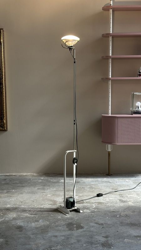 Lampada da terra" Toio", disegno di Achille e Pier Giacomo Castiglioni per Flos 1960 ca.