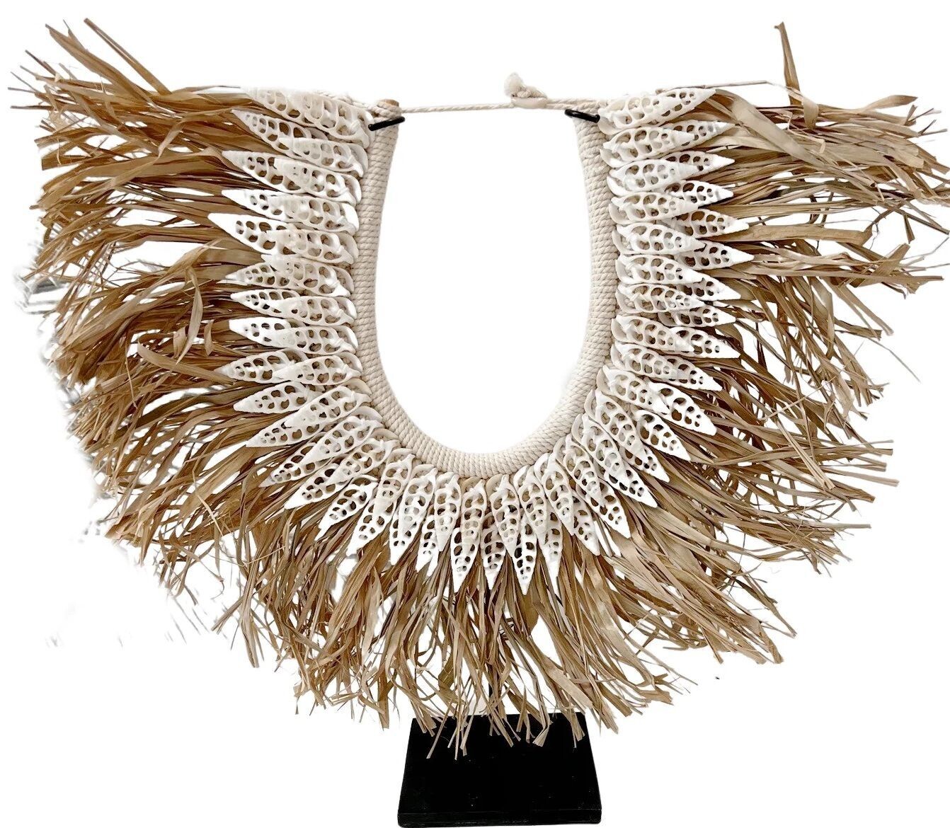 COLLAR PAPÚA de rafia y conchas