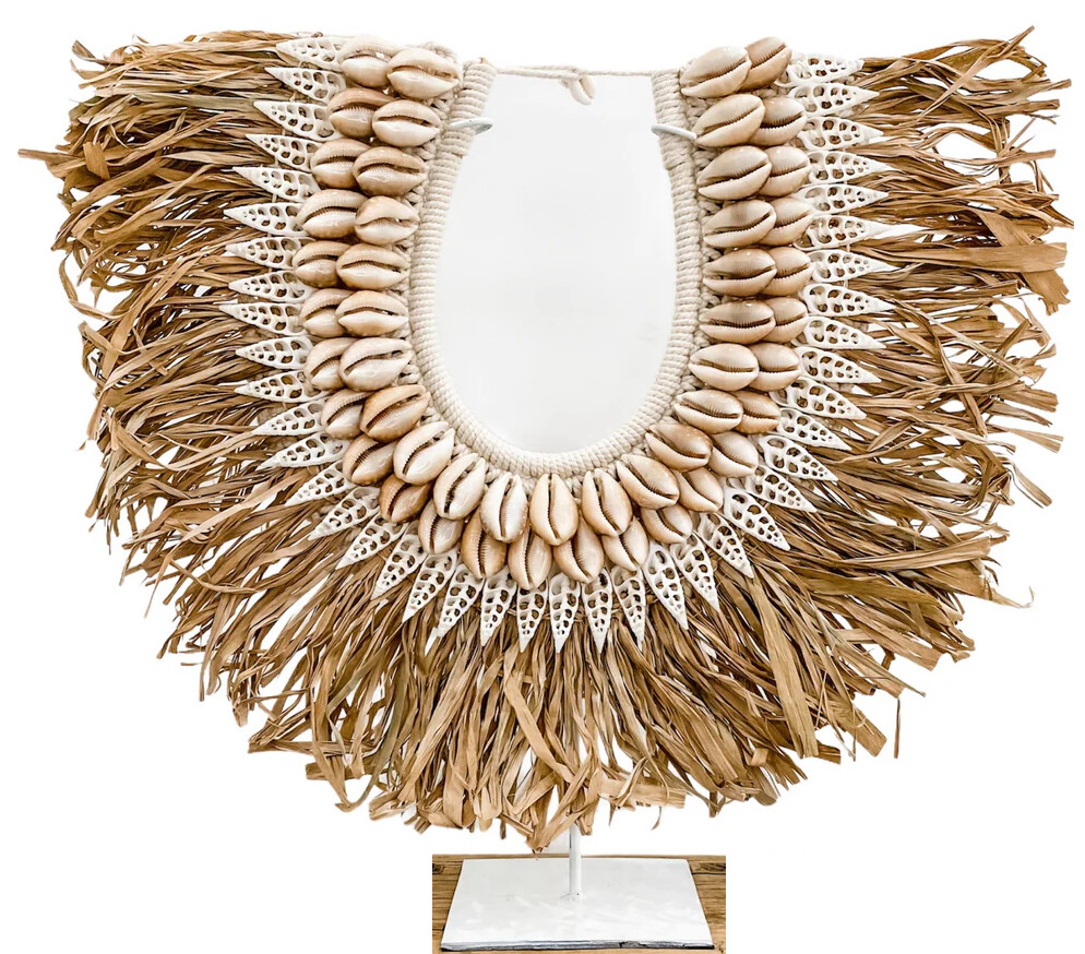 COLLAR PAPÚA de rafia y conchas.