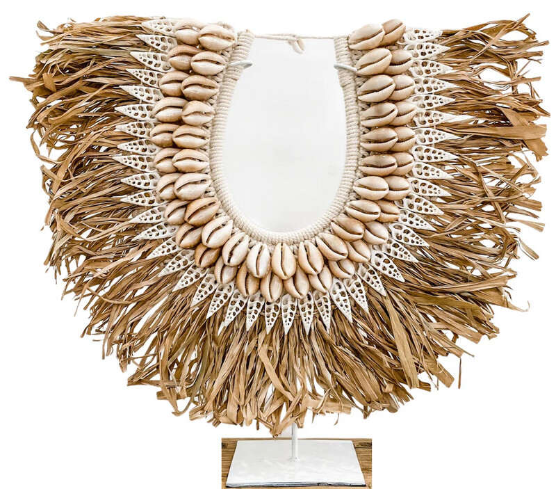COLLAR PAPÚA de rafia y conchas.