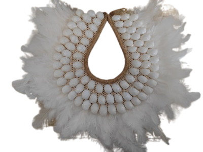 COLLAR PAPÚA de concha blanca y plumas