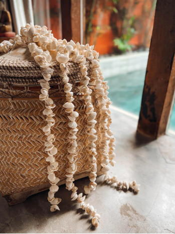 GUIRNALDA de conchas de Bali.