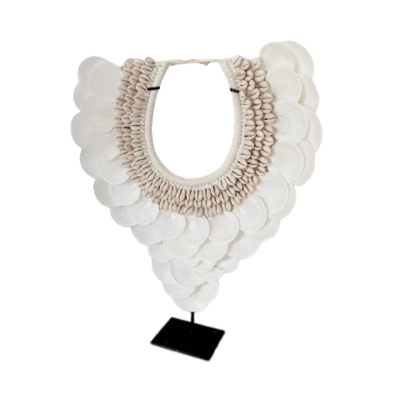 COLLAR PAPÚA de conchas junto al mar