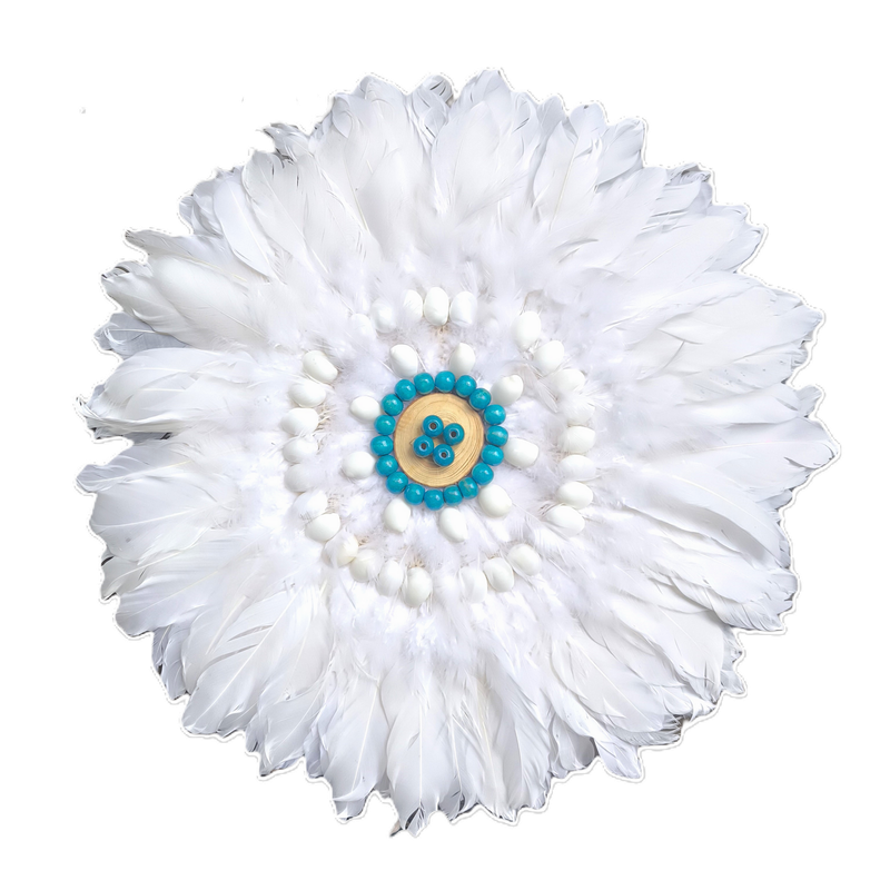 JUJUHAT DE PLUMAS y caracolas blancas estilo boho