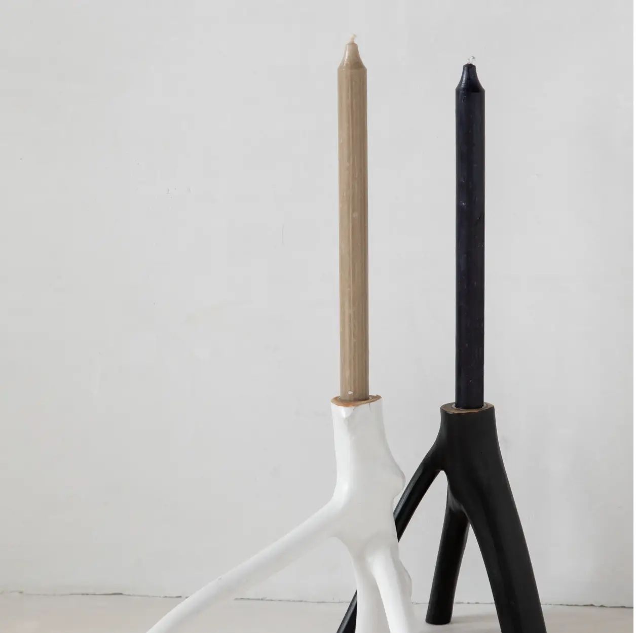 Portavelas The Triple Twig, color negro o blanco