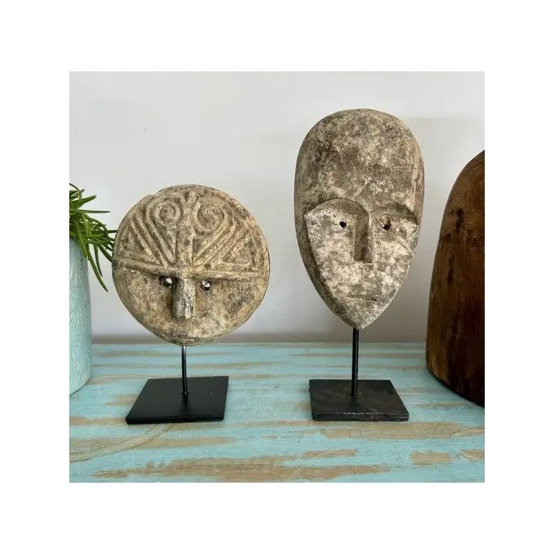 Conjunto decorativo de 2 máscaras de madera talladas