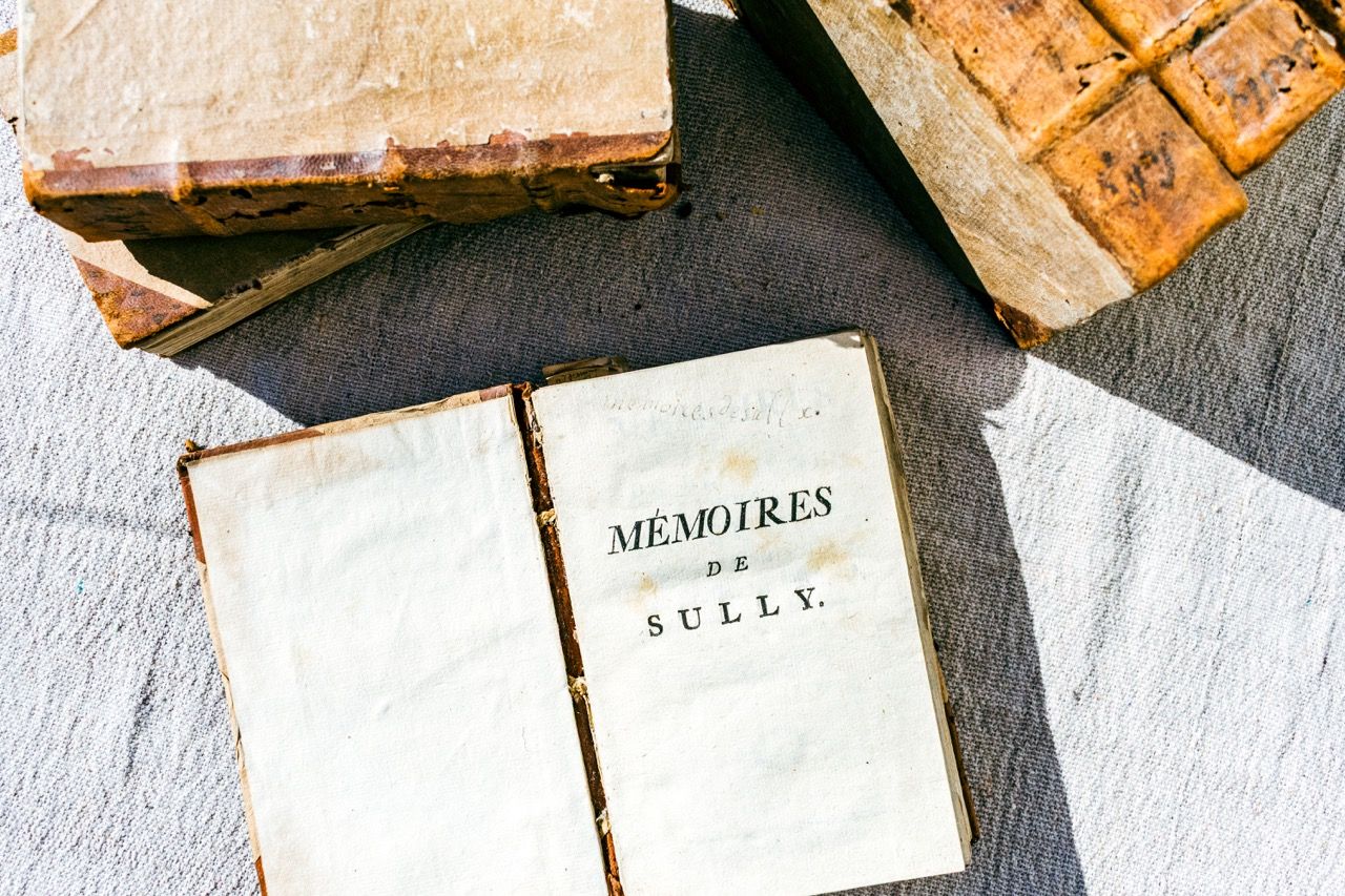 Antique French Mémoires de Sully Leather-Bound Set, Seven Volumes