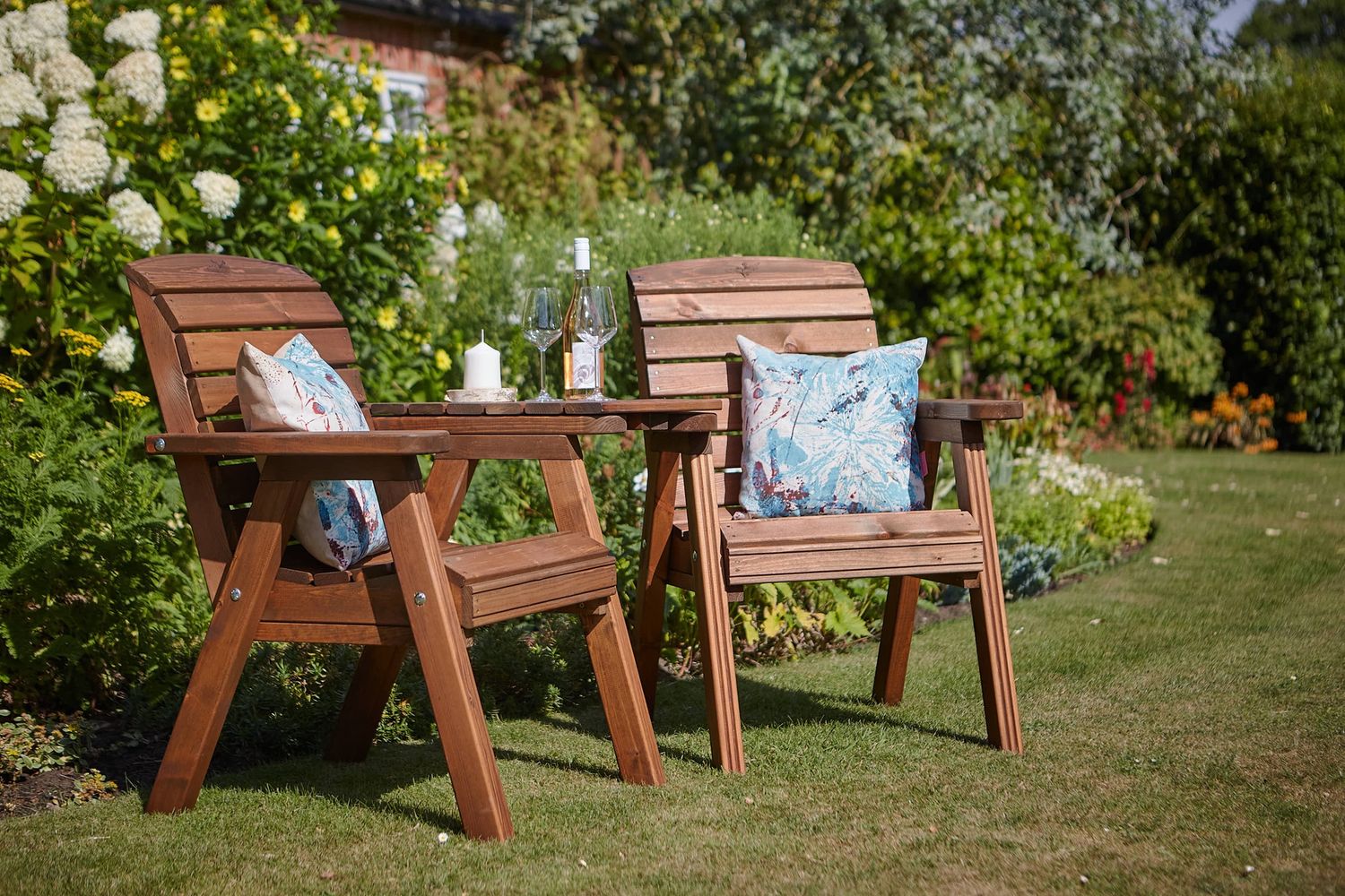 Richmond Companion Seat with Coffee Table