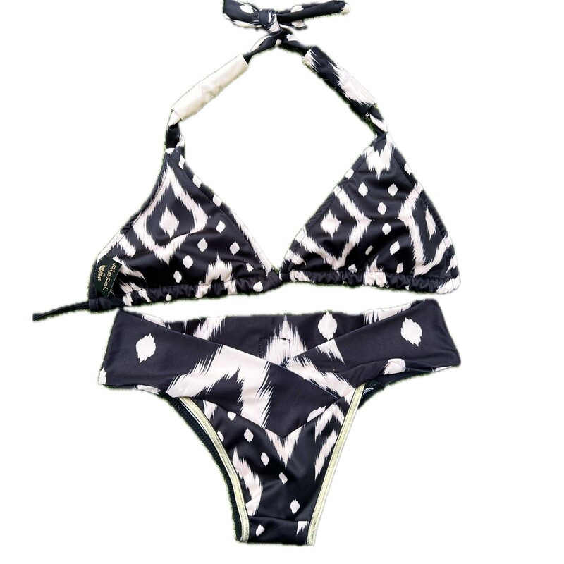 Conjunto Bikini CROSS BRAZIL + triángulo “Black Cheyene”